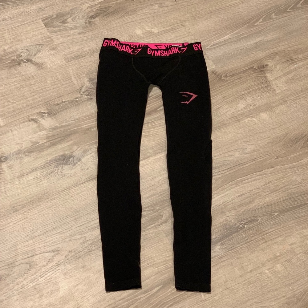 Gym shark leggings